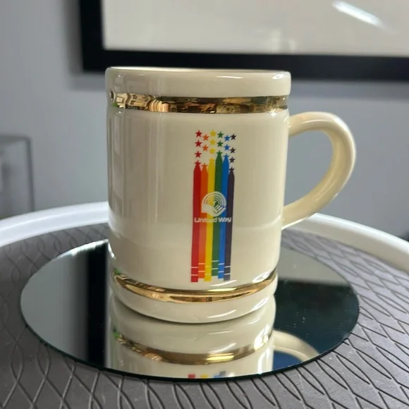 United Way Mug with colored pencils, stars and United Way Logo - Picture 1 of 7